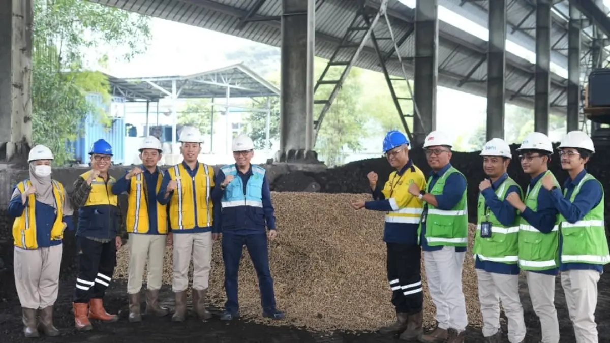 Aktivitas uji coba cofiring biomassa dan batu bara di PLTU Mulut Tambang Banko Barat milik PT Bukit Asam untuk mendukung pengurangan emisi karbon.(Foto: Corcom)