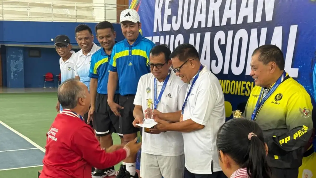 Prof. Ganefri dan Prof. Syahrial Bakhtiar mewakili Universitas Negeri Padang pada Kejuaraan Tenis Asosiasi Tenis Profesor Indonesia (ATPI) 2026 di Bali.(Foto: KKPS)