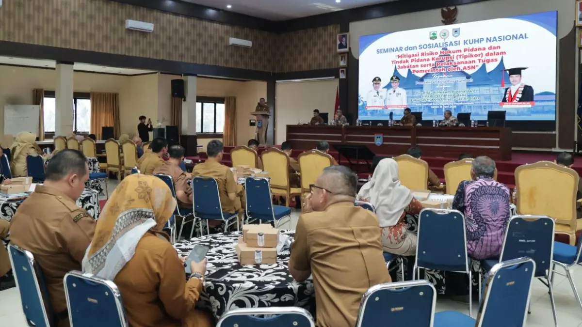 Wakil Wali Kota Payakumbuh Elzadaswarman membuka Seminar Hukum bertajuk Mitigasi Risiko Pidana dan Tindak Pidana Korupsi dalam Jabatan yang diikuti 130 pejabat struktural di Aula Josrizal Zain, Senin (15/6/2026).&nbsp;