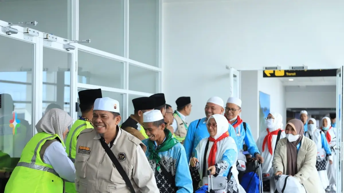 Jamaah haji Kloter 11 Debarkasi Padang saat tiba di BIM, Padangpariaman, Senin (15/6). (DOK KEMENHAJ SUMBAR)