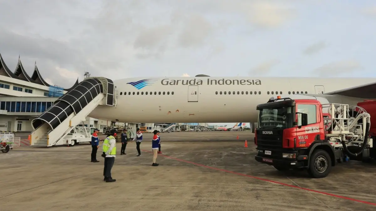 Pesawat Boeing 737 Garuda Indonesia bersiap lepas landas di Bandara Internasional Minangkabau (BIM), Padangpariaman, Sumatera Barat, mengangkut 393 jemaah umrah menuju Madinah, Arab Saudi, Selasa (16/6/2026). (FB Andri Mardiansyah)
