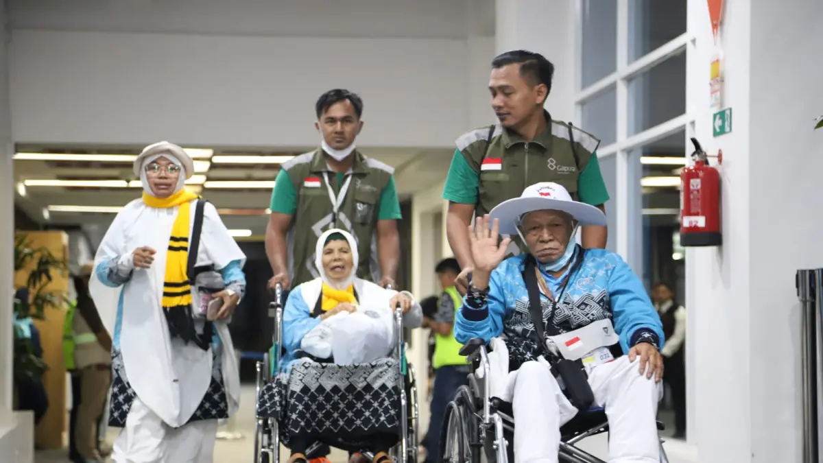 Jamaah haji Kloter 12 Debarkasi Padang saat tiba di BIM, Padangpariaman, Rabu (17/6) dini hari. (DOK KEMENHAJ SUMBAR)