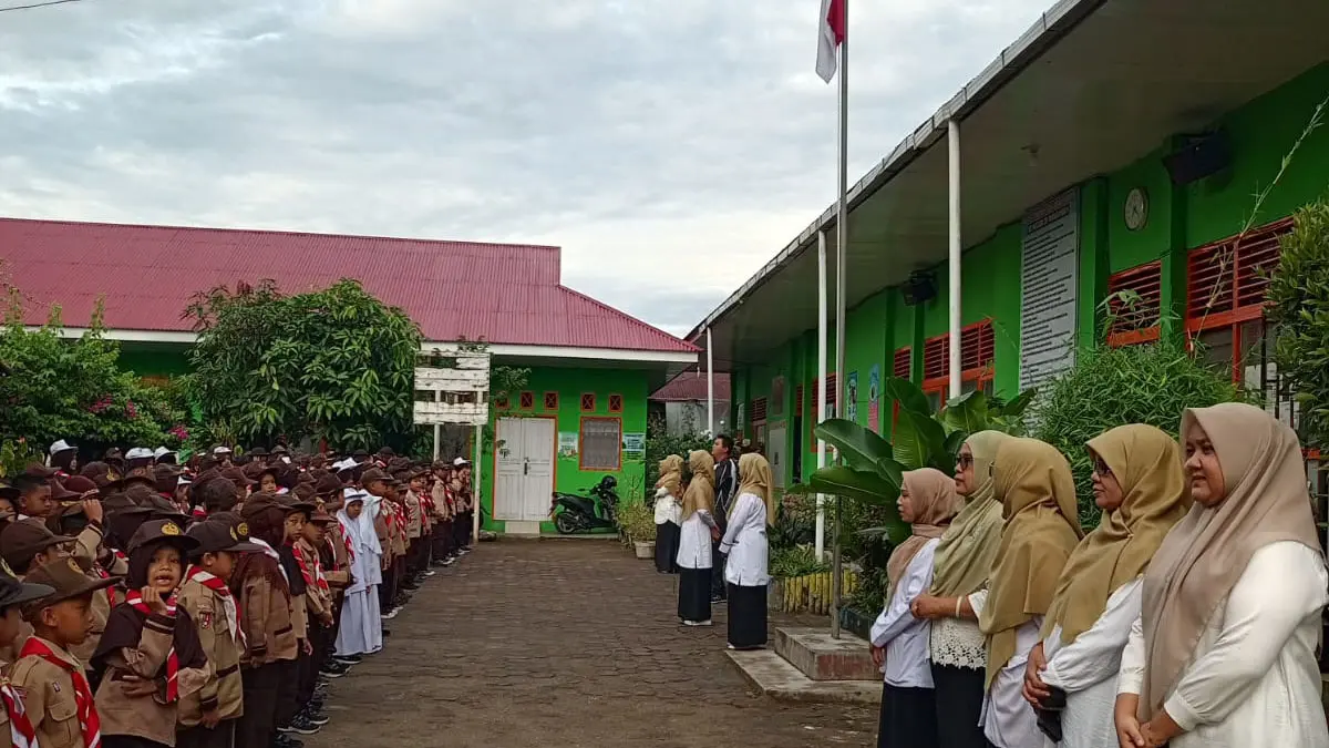 Kegiatan apel pagi usai melaksanakan Sumatif Akhir Semester 2 T.P. 2025 / 2026 beberapa waktu lalu. (TIM LAMAN GURU)