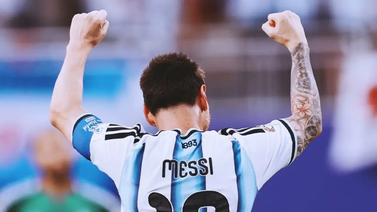 Lionel Messi membawa Argentina unggul atas Aljazair di babak pertama laga Grup J Piala Dunia 2026 melalui gol pada menit ke-17.(Foto: X @AFASeleccionEN)