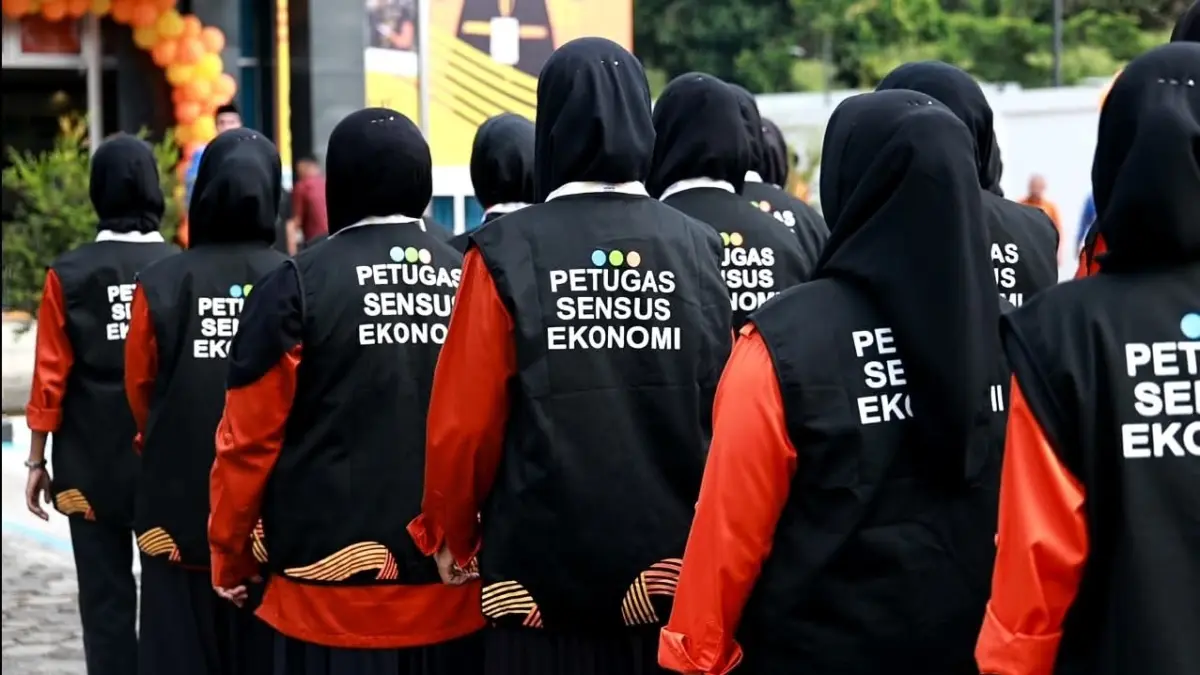 Petugas sensus ekonomi saat Apel Siaga dan Pencanangan Sensus Ekonomi 2026 di halaman Kantor BPS Kabupaten Tanahdatar, Rabu (17/6). Sebanyak 458 petugas diterjunkan untuk mendata seluruh aktivitas usaha di Tanahdatar.