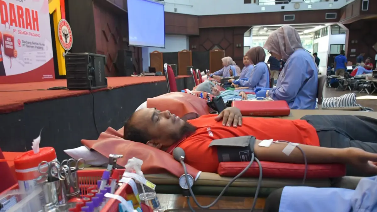 Cerita para pendonor di GSG PT Semen Padang yang rutin donor darah demi kemanusiaan sekaligus merasakan manfaat kesehatan.