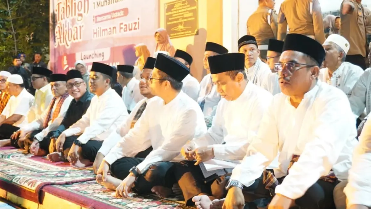 Tablig akbar sekaligus launching peralihan RKUD Pemko Solok dari konvensional ke Bank Nagari Syariah di Masjid Agung Al Muhsinin Kota Solok, Selasa (16/6). Turut hadir Wali Kota Solok Ramadhani Kirana Putra, Direktur Utama Bank Nagari Gusti Candra, Komisaris Utama Andri Yulika, Direktur Kredit dan Syariah Hafid Dauli, dan Direktur Operasional Bank Nagari Zilfa Efrizon. (DOK BANK NAGARI)