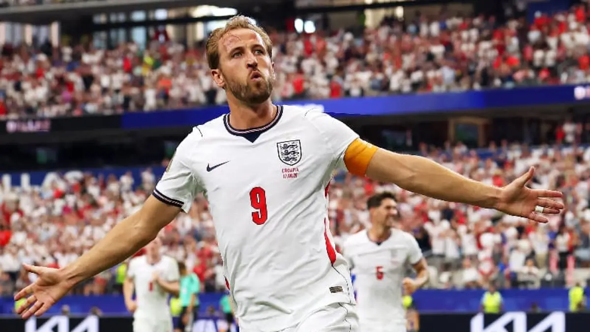 Harry Kane merayakan gol penalti yang melampaui rekor Lionel Messi saat Inggris mengalahkan Kroasia 4-2 pada laga Grup L Piala Dunia 2026.(Foto: X @England)