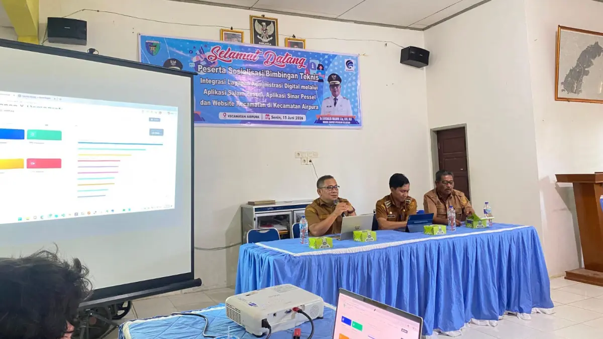 Kabid Aplikasi Informatika Dinas Kominfo Pessel, Syafrudin, saat menyampaikan materi. (DOK KECAMATAN AIRPURA)