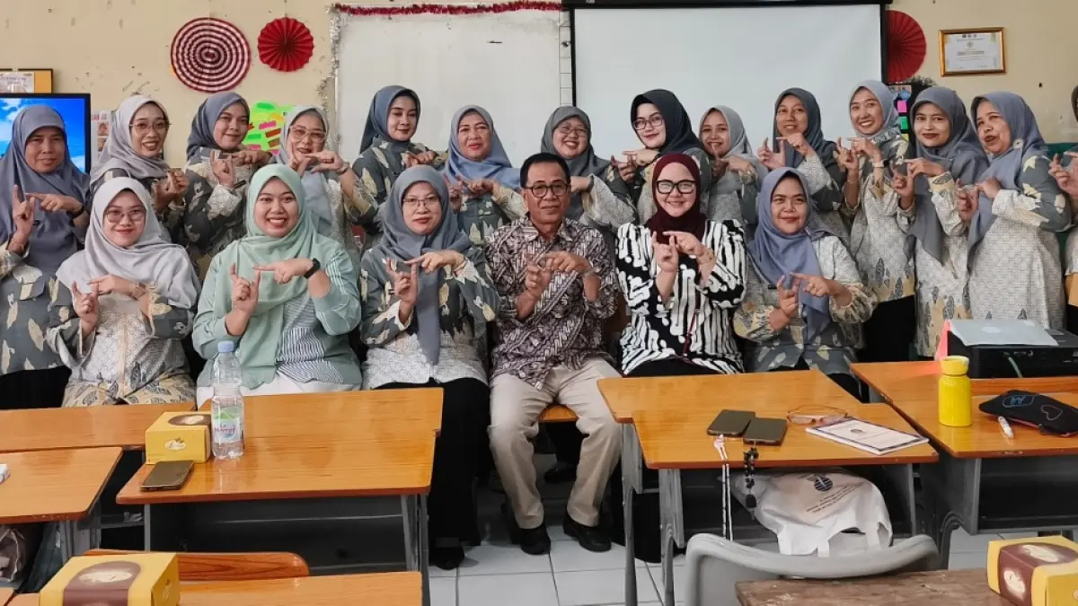 Universitas Terbuka melalui FKIP menggelar pelatihan gamifikasi pembelajaran sastra bagi guru SD di Bandung. Kegiatan ini bertujuan meningkatkan kompetensi guru dalam memanfaatkan teknologi digital untuk pembelajaran yang lebih interaktif dan menarik.