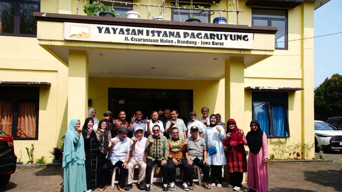  Bupati Tanahdatar Eka Putra saat bersilaturahmi dengan Ikatan Keluarga Tanahdatar (IKTD) Bandung Raya, Jawa Barat, Kamis (18/6). (DOK PEMKAB TANAHDATAR)