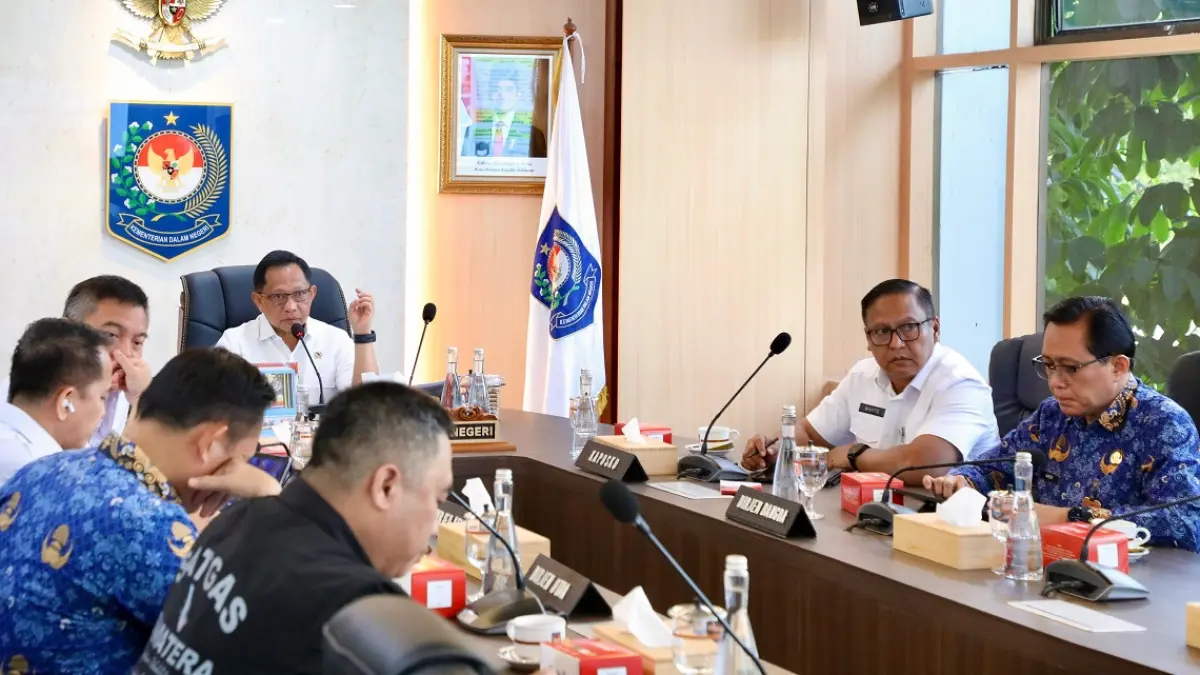 Kasatgas PRR Tito Karnavian saat memimpin rapat koordinasi percepatan rehabilitasi dan rekonstruksi pascabencana Sumatera secara hibrida bersama pemerintah daerah di Jakarta, Rabu (17/6/2026). (dok. Satgas PRR/BNPB)