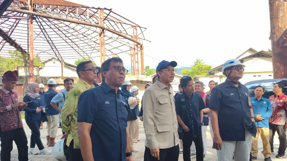 Kunjungan Menteri Kebudayaan, Fadli Zon, pada 12 Maret lalu ke Pabrik Indarung I. (dok. IHS)