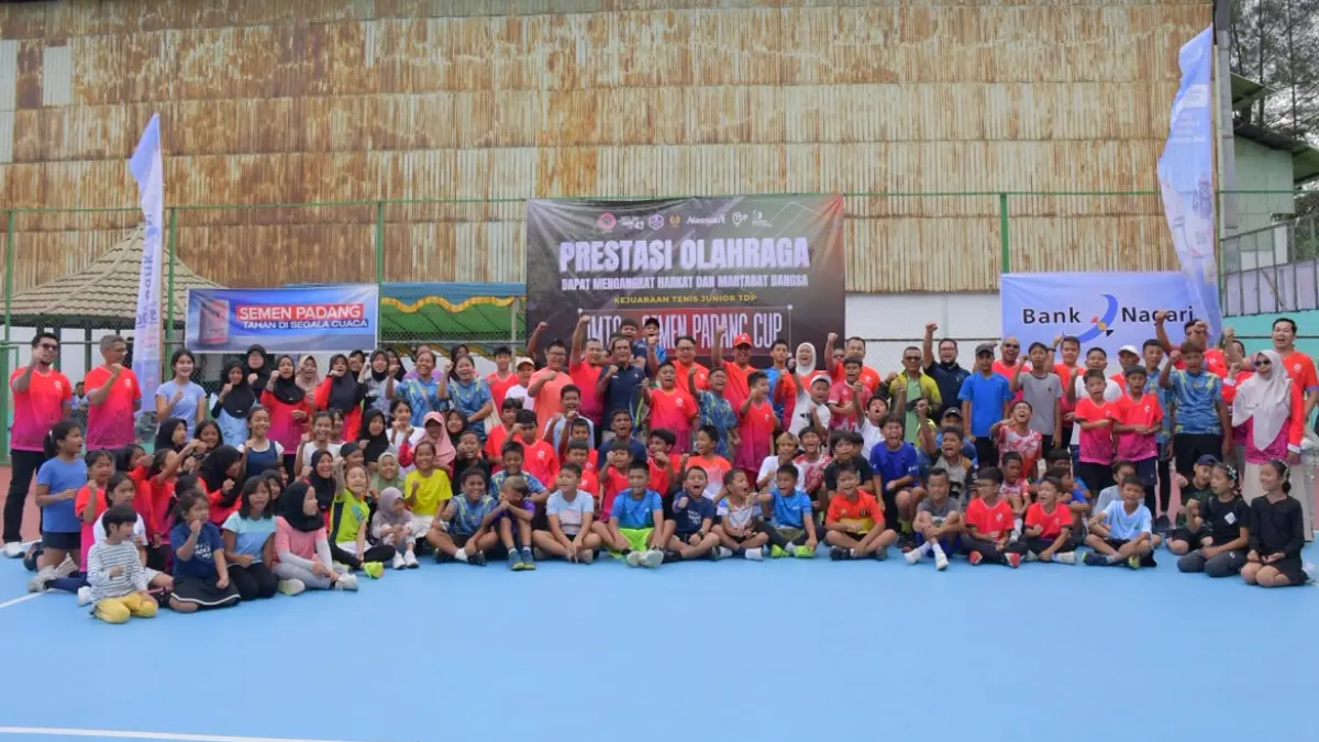 Sebanyak 235 atlet dari 60 daerah mengikuti Kejurnas Junior Tenis IMTC–Semen Padang Cup 2026 di Padang untuk pembinaan prestasi nasional.