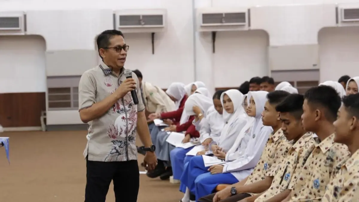 Wakil Ketua DPRD Sumatera Barat, Evi Yandri Rajo Budiman saat memberikan pemaparan pada kegiatan sosialisasi tentang bahaya narkoba, baru-baru ini. (DOK DPRD SUMBAR)