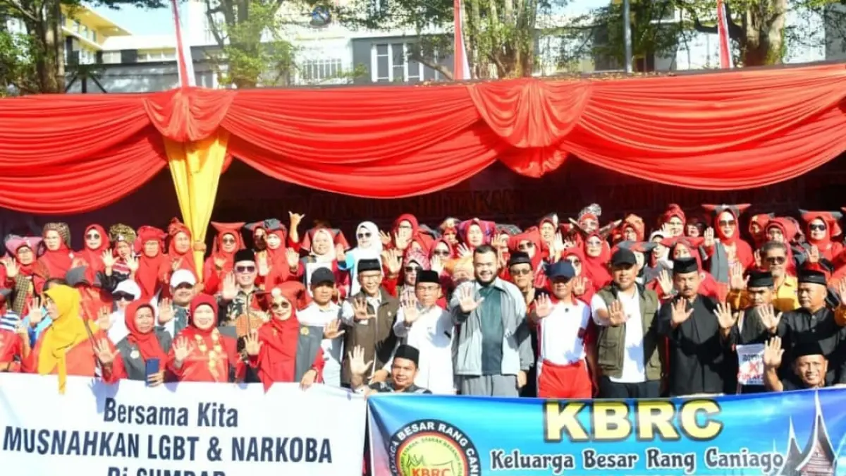Fadly Amran dan Maigus Nasir bersama Forkopimda dan tokoh masyarakat Deklarasi Anti Narkoba dan LGBT di Sumbar untuk melindungi generasi muda.(Foto: Diskominfo)