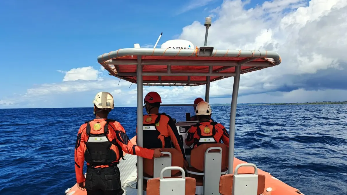 Tim SAR Mentawai mengerahkan RIB 03 dan lima personel untuk mencari Arbian (50), nelayan yang dilaporkan hilang di perairan Pulau Bugei, Siberut Selatan.