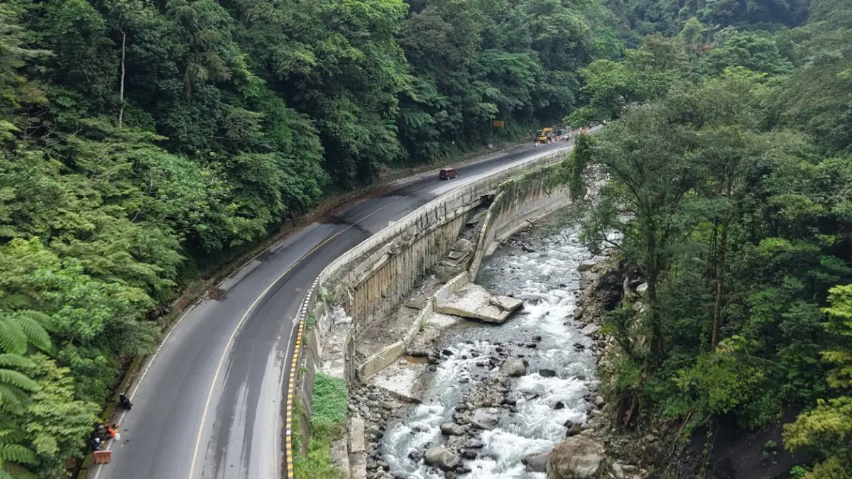 Progres penanganan pascabencana Lembahanai di Sumatera Barat mencapai 73 persen hingga akhir Mei 2026. Akses kendaraan roda dua dan roda empat kini dibuka penuh selama 24 jam.