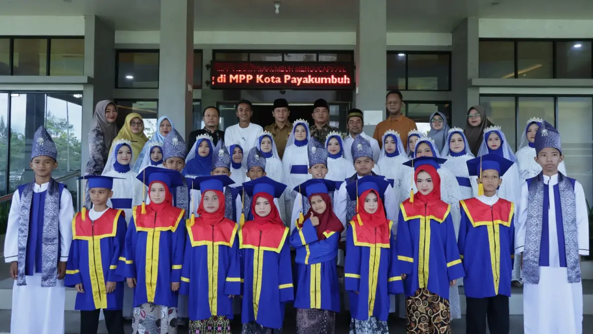 Wakil Wali Kota Payakumbuh Elzadaswarman menghadiri khatam Al Quran dan wisuda iqra