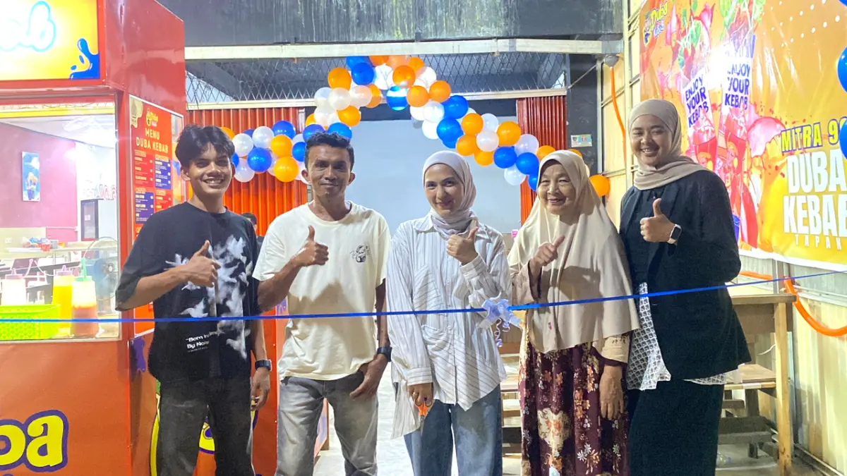 Gerai ke-90 Duba Kebab di Tapan, Kabupaten Pesisir Selatan, saat grand opening, Senin (22/6/2026). Promo Buy 1 Get 1 Free menjadi daya tarik utama pada pembukaan outlet baru.
