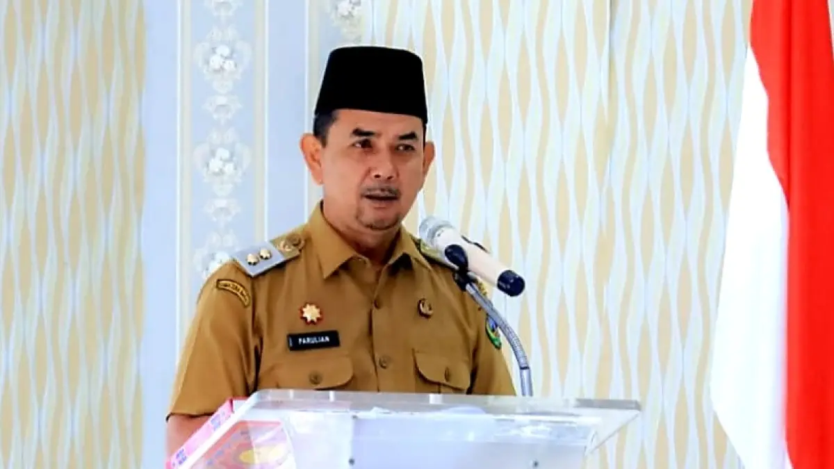 Ketua PMI Kabupaten Pasaman yang juga Wakil Bupati Pasaman, H. Parulian, memimpin rapat kerja perdana PMI Kabupaten Pasaman masa bakti 
2026–2031 di Sekretariat PMI Pasaman, Selasa (23/6). (DOK DISKOMINFO PASAMAN)
