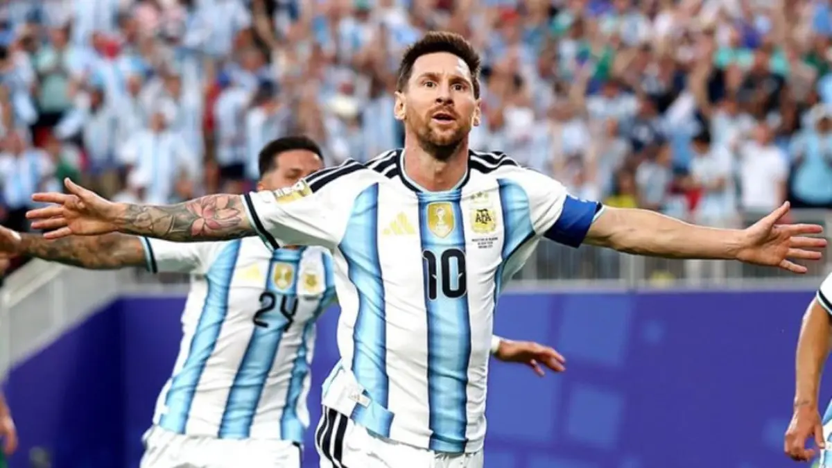 Lionel Messi memimpin Argentina sebagai kapten dalam laga Grup J Piala Dunia 2026 di Dallas Stadium.(Foto: X @AlbicelesteTalk)
