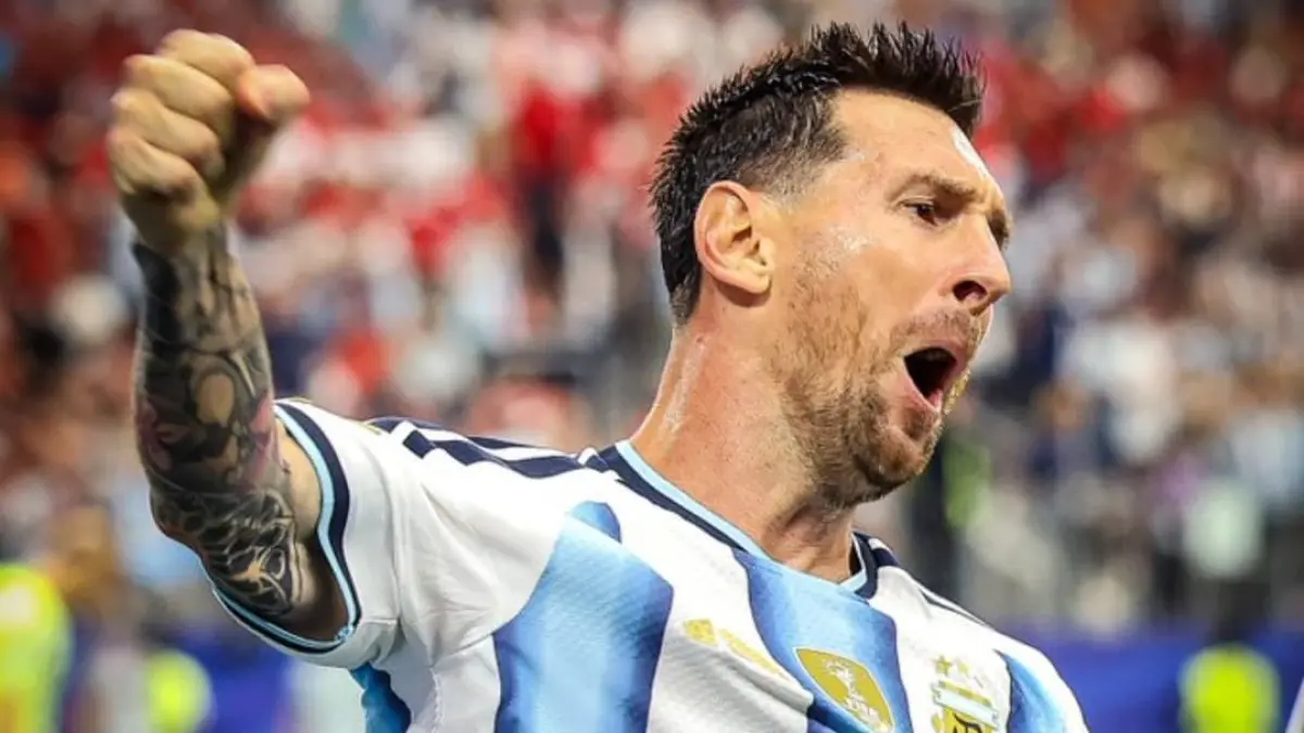 Lionel Messi merayakan gol yang membawa Argentina unggul atas Austria sekaligus memecahkan rekor gol terbanyak sepanjang sejarah Piala Dunia FIFA.(Foto: X @AFASeleccionEN)