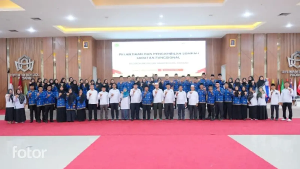 Prosesi pelantikan dan pengambilan sumpah 49 pejabat fungsional UIN Imam Bonjol Padang di Gedung J Kampus III.(Foto: Humas)