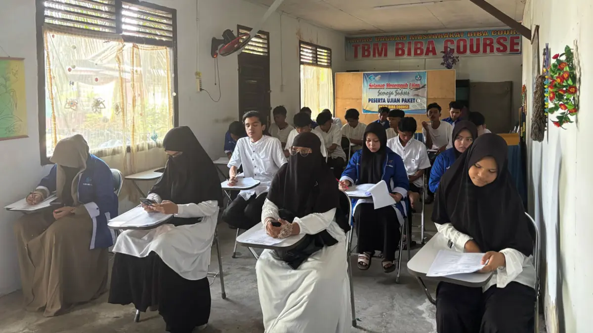 Kegiatan PBM di PKBM Biba Course di Jorong Koto Pinang  Ujung Gading,  Kecamatan Lembah Melintang  Kabupaten Pasaman Barat beberapa waktu lalu. (TIM LAMAN GURU)