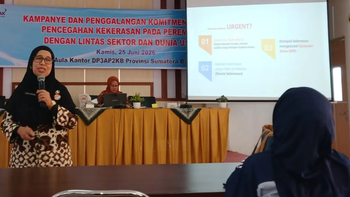 Kepala DP3AP2KB Sumbar Herlin Sridiani saat menjadi narasumber dalam kampanye dan penggalangan komitmen pencegahan kekerasan perempuan dan anak di Padang, Kamis (25/6/2026).