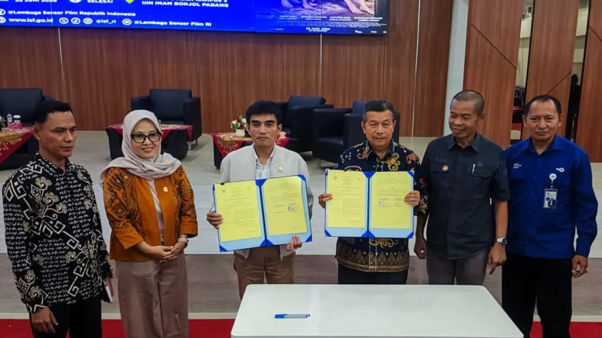 Penandatanganan Nota Kesepahaman (MoU) antara LSF RI dan UIN Imam Bonjol Padang dalam kegiatan LSF Goes to Campus di Kampus 3 UIN Imam Bonjol Padang, Kamis (25/6/2026). (Randi Z/Padeks)