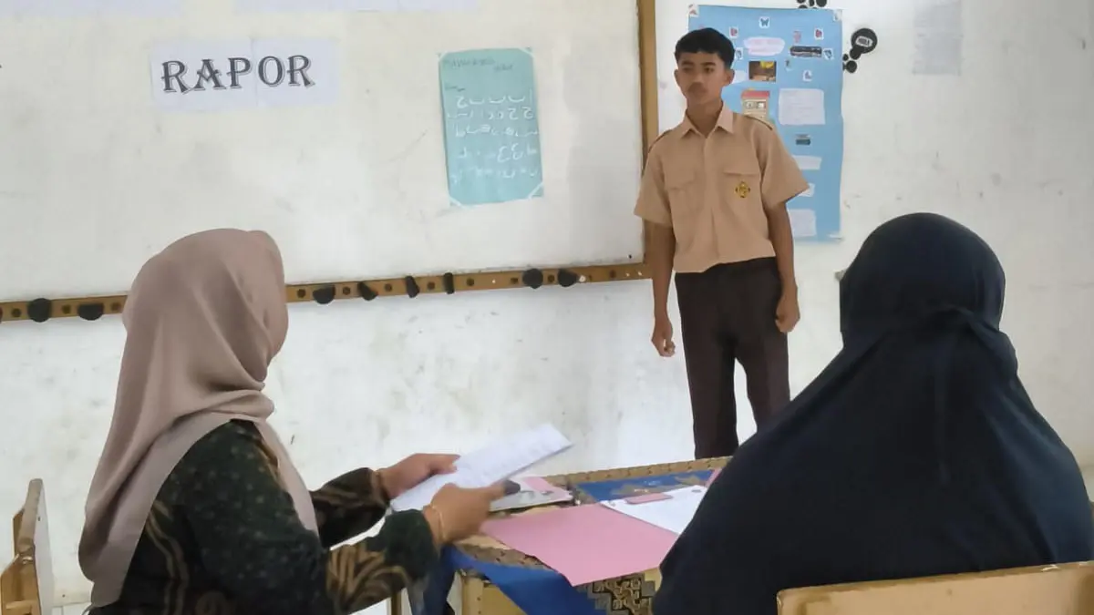 Siswa SMPN 4 Batipuh sedang menampilkan bakatnya di depan guru dan orang tua beberapa waktu lalu. (TIM LAMAN GURU)