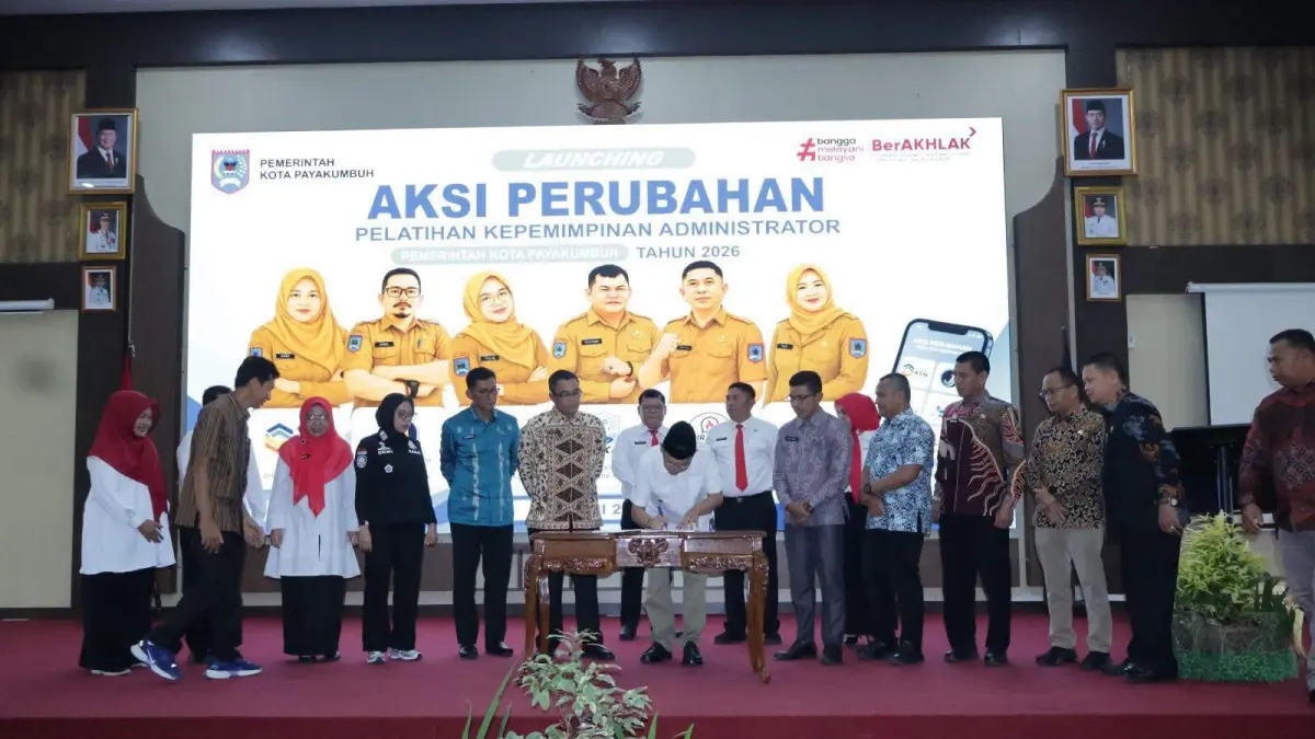 Wali Kota Payakumbuh Zulmaeta meluncurkan enam inovasi pelayanan publik berbasis digital hasil proyek perubahan peserta Pelatihan Kepemimpinan Administrator (PKA) 2026, Kamis (25/6). (DOK PEMKO PAYAKUMBUH)