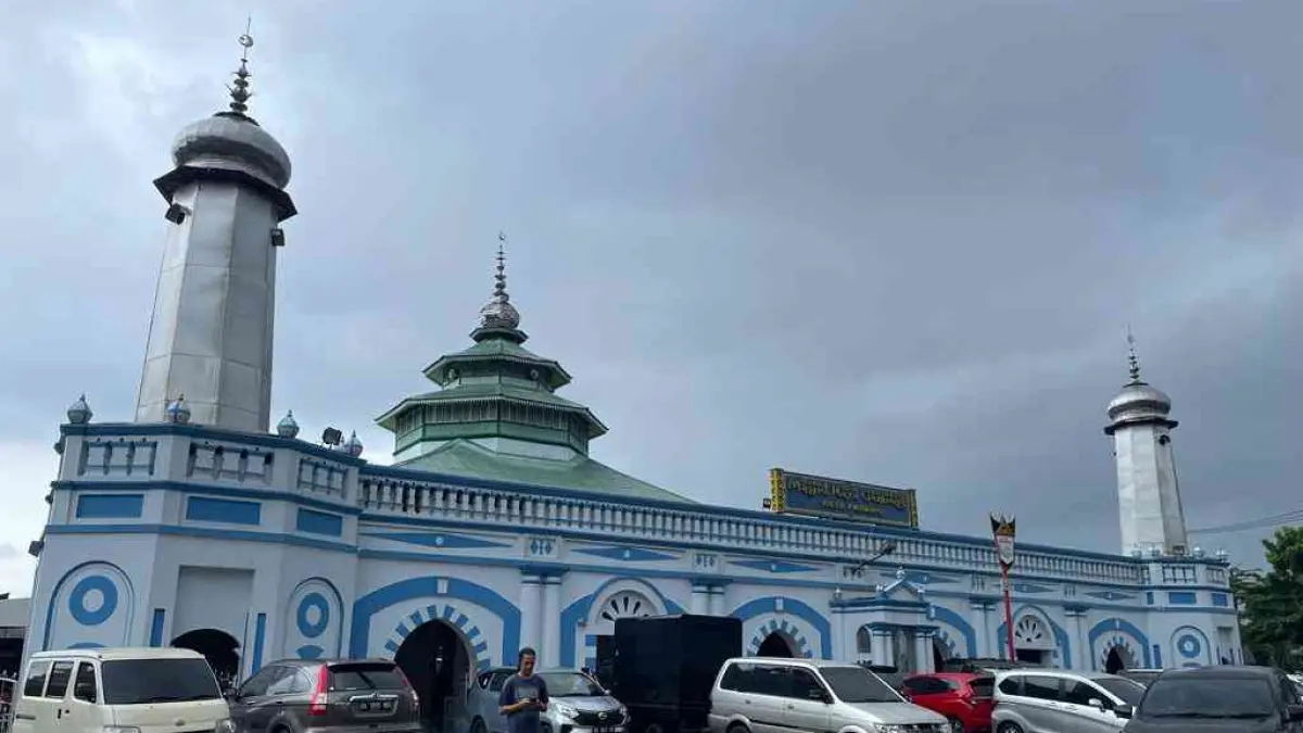 Suasana Masjid Raya Ganting di Kota Padang, salah satu masjid tertua di Sumatera Barat yang menjadi ikon wisata religi. (dok)