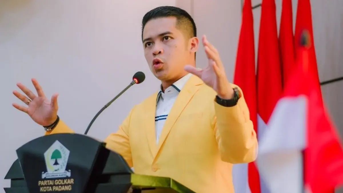 Ketua DPD Partai Golkar Kota Padang M. Iqra Chissa Putra membuka Rapat Pleno DPD Partai Golkar Kota Padang di Kantor DPD Partai Golkar, Jalan Kampung Nias, Padang, Sabtu (26/6/2026).