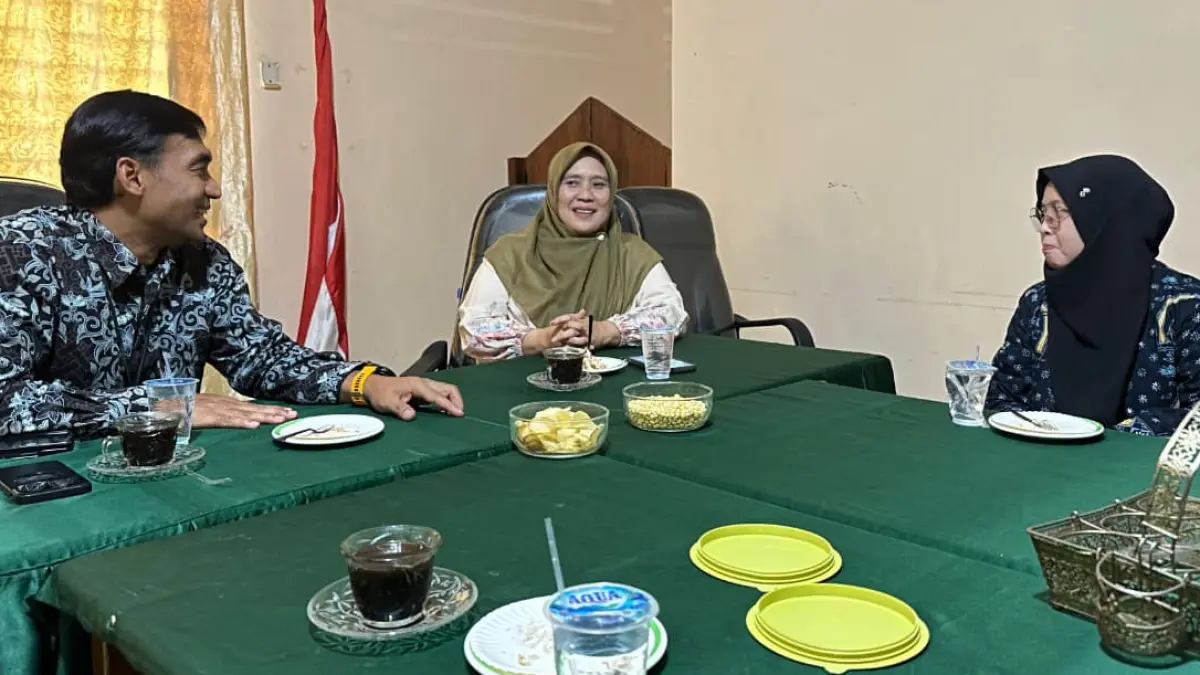Senior Manager Keuangan, Komunikasi dan Umum PLN UID Sumbar Bambang Santoso bersama jajaran melakukan koordinasi dengan Komisi Informasi Sumatera Barat di Padang, Jumat (26/6/2026).