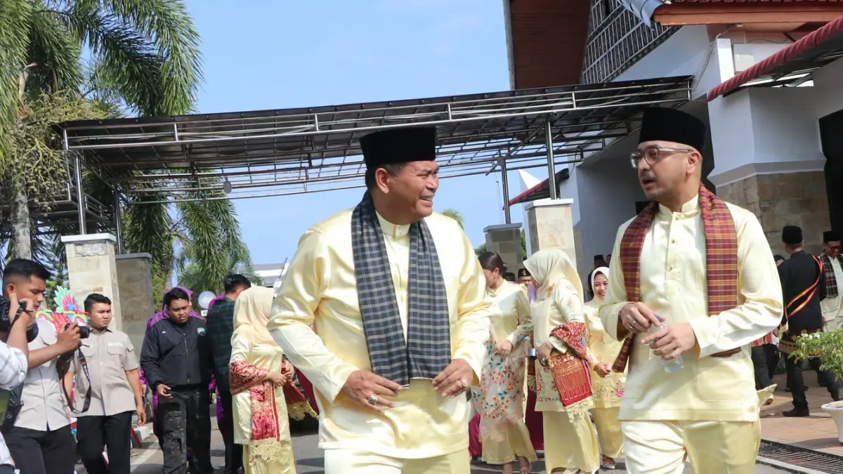 Wakil Menteri Kebudayaan RI Giring Ganesha bersama Wali Kota Pariaman Yota Balad menghadiri puncak Festival Budaya Tabuik Pariaman di Pantai Gandoriah, Minggu (28/6/2026). Festival ini ditargetkan menarik lebih dari 500 ribu pengunjung sekaligus menggerakkan sektor pariwisata, UMKM, dan ekonomi kreatif.