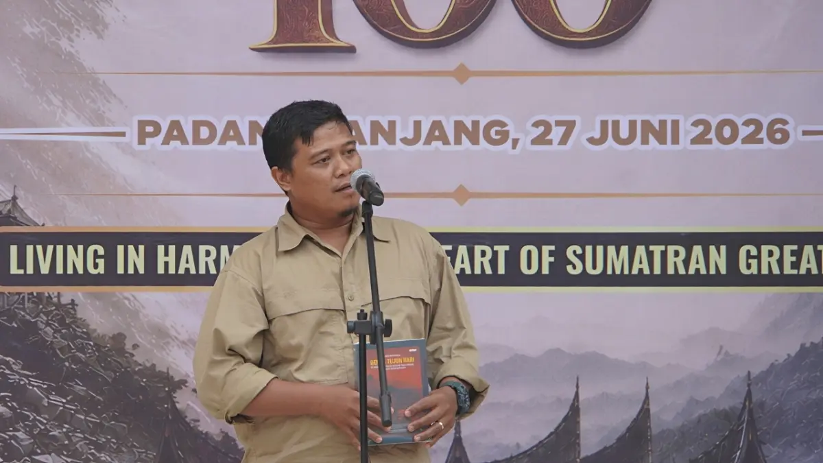 Yose Hendra meluncurkan buku Gempa Tujuh Hari di PDIKM Padangpanjang dalam rangka refleksi seabad Gempa Padangpanjang 1926. Buku setebal lebih dari 300 halaman itu merupakan hasil riset independen selama 14 tahun mengenai sejarah, dampak, dan karakteristik gempa besar yang dipicu aktivitas Sesar Sumatra.