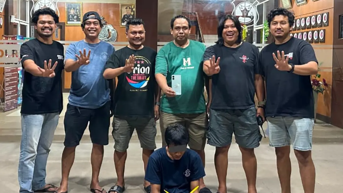 Tim Klewang Satreskrim Polresta Padang mengamankan tersangka pencurian dengan pemberatan (curat) berinisial IM (32) yang diduga mencuri dua telepon genggam dan satu tabung gas di kawasan Dadok Tunggulhitam, Kota Padang. 
