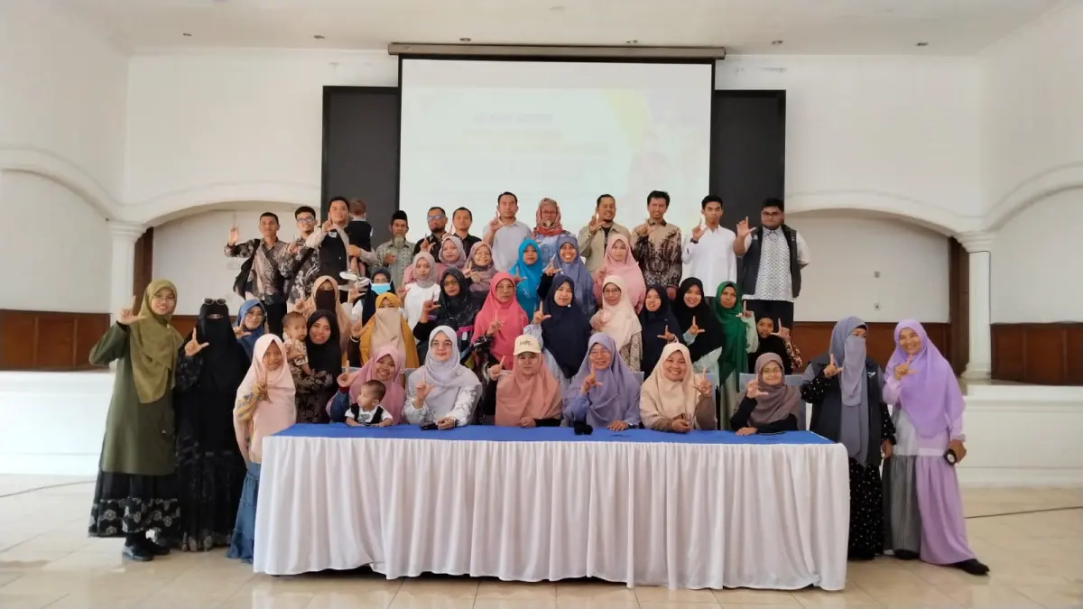 foto peserta dan narasumber setelah kegiatan seminar beberapa waktu lalu. (TIM LAMAN GURU)
