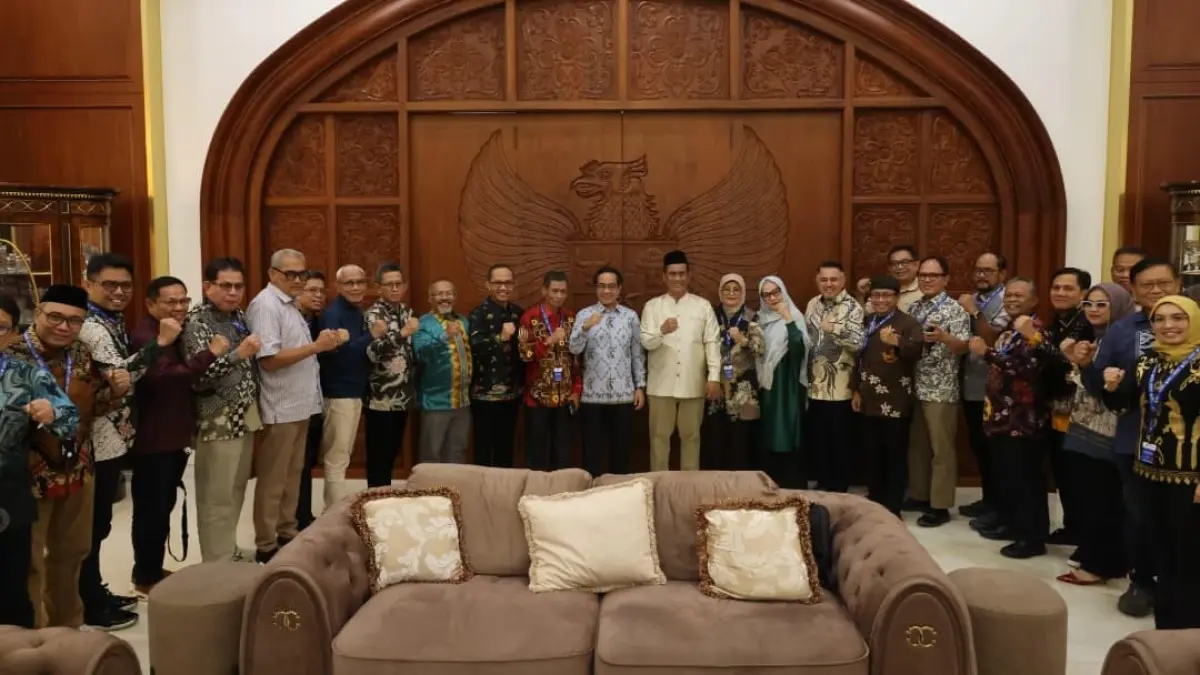 Mentan Andi Amran Sulaiman berdiskusi bersama para rektor perguruan tinggi Indonesia Timur membahas inovasi teknologi pertanian dan swasembada pangan.(Foto: Humas)