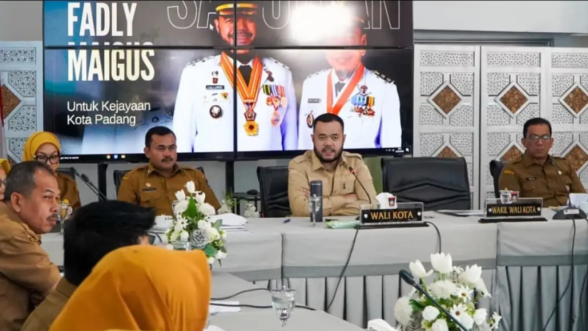 Wali Kota Padang Fadly Amran menghadiri penyampaian hasil Survei Integritas KPK 2025, Kota Padang peringkat pertama di Sumatera.(Foto: Diskominfo)