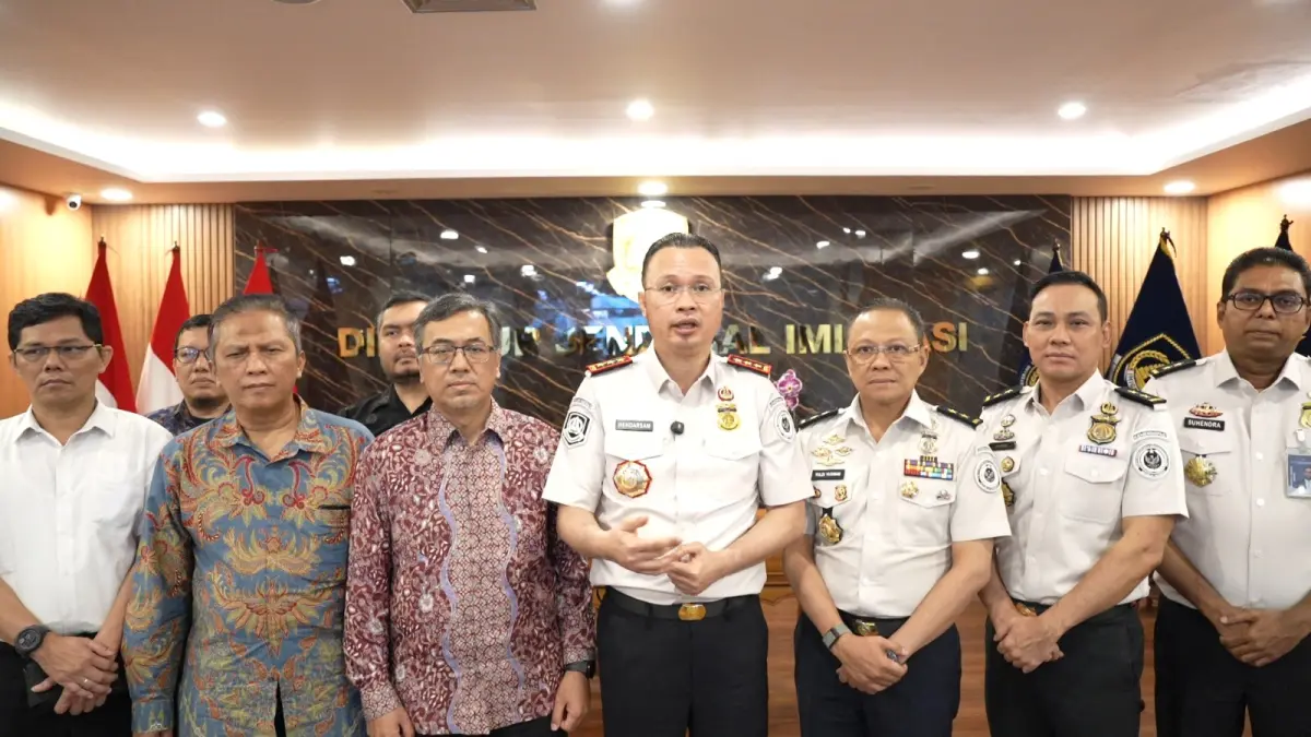 Direktur Jenderal Imigrasi Hendarsam Marantoko memimpin pembahasan pengembangan Pagar Digital bersama perwakilan FTMD ITB di Gedung Direktorat Jenderal Imigrasi, Selasa (30/6/2026). Program ini mengandalkan drone buatan dalam negeri untuk memperkuat pengawasan perbatasan. (Dok. Ditjen Imigrasi)