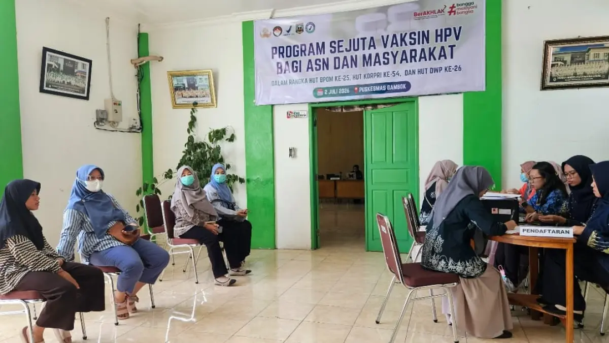 Peserta mengikuti Program Sejuta Vaksin HPV yang diselenggarakan Balai POM Sijunjung di Puskesmas Gambok, Kamis (2/7/2026).(Foto: Humas)