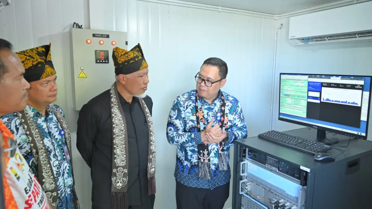 Gubernur Sumatera Barat Mahyeldi bersama Kepala BMKG Teuku Faisal Fathani meresmikan pengoperasian HF Radar BMKG di Pantai Taman Anas Malik, Kota Pariaman, Jumat (3/7/2026).