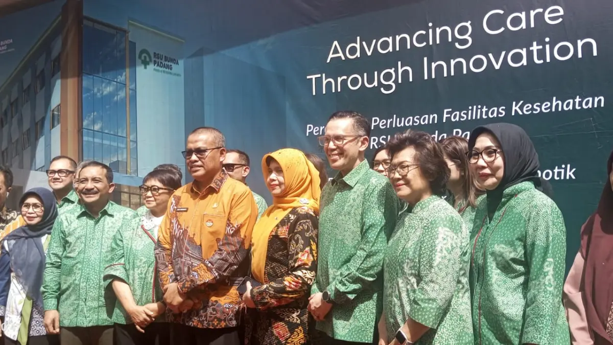 Jajaran Komisaris dan Direksi PT Bunda Medik Tbk dan RSU Bunda Padang meresmikan perluasan fasilitas pelayanan kesehatan, sekaligus meluncurkan sistem bedah robotik pertama di Provinsi Sumbar, Kamis (2/7).