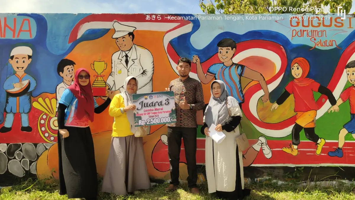 Lomba Mural dan Gala Siswa Indonesia (GSI) Kota Pariaman 2026 di GOR Rawang, resmi ditutup. Pemko Pariaman menegaskan komitmennya mendukung pembinaan seni dan olahraga pelajar. Salah satu pemenang Lomba Mural, Jumat (3/7/2026).