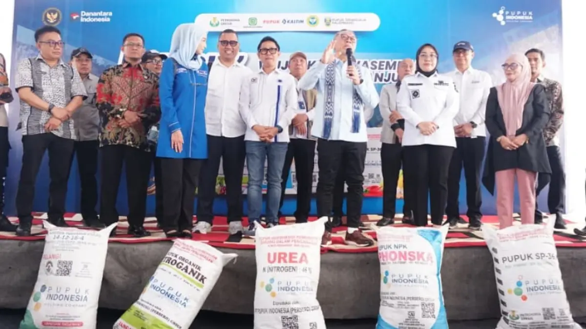 Menko Pangan Zulkifli Hasan berdialog dengan petani saat Rembuk Tani di Mamuju membahas kemudahan pupuk subsidi 2026.(Foto: Corcom PI)