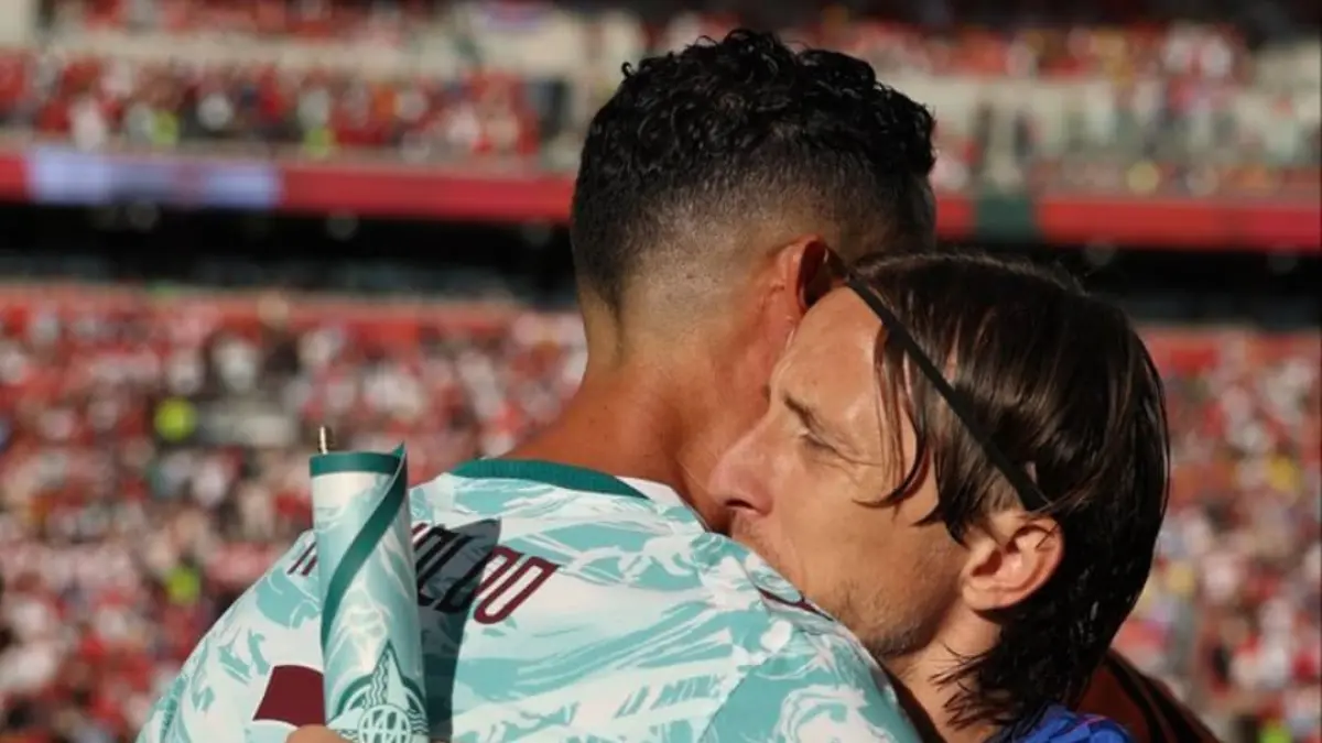 Momen Cristiano Ronaldo bersama Luka Modric usai Portugal mengalahkan Kroasia 2-1 pada Babak 32 Besar Piala Dunia 2026.(Foto: X @selecaopotugal)