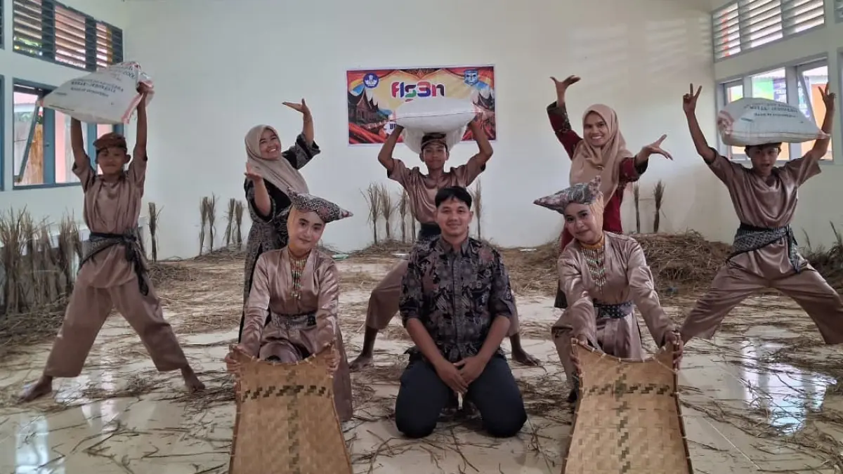 PRESTASI: Siswa SMPN 3 Sungayang raih Juara I Cabang Tari Kreasi pada FLS3N 2026
Tingkat Kabupaten Tanahdatar beberapa wak tu lalu.(TIM LAMAN GURU)
